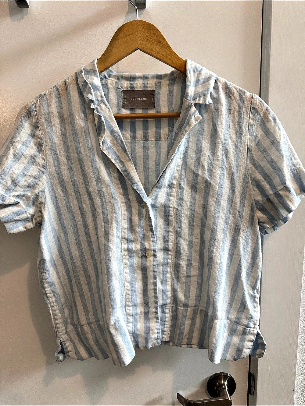 Everlane The Notch Short Sleeve Button Up Shirt Blue & White